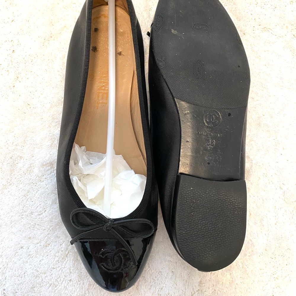 ‼️SOLD‼️CHANEL CLASSIC BLACK PATENT LEATHER CAPTOE BALLET